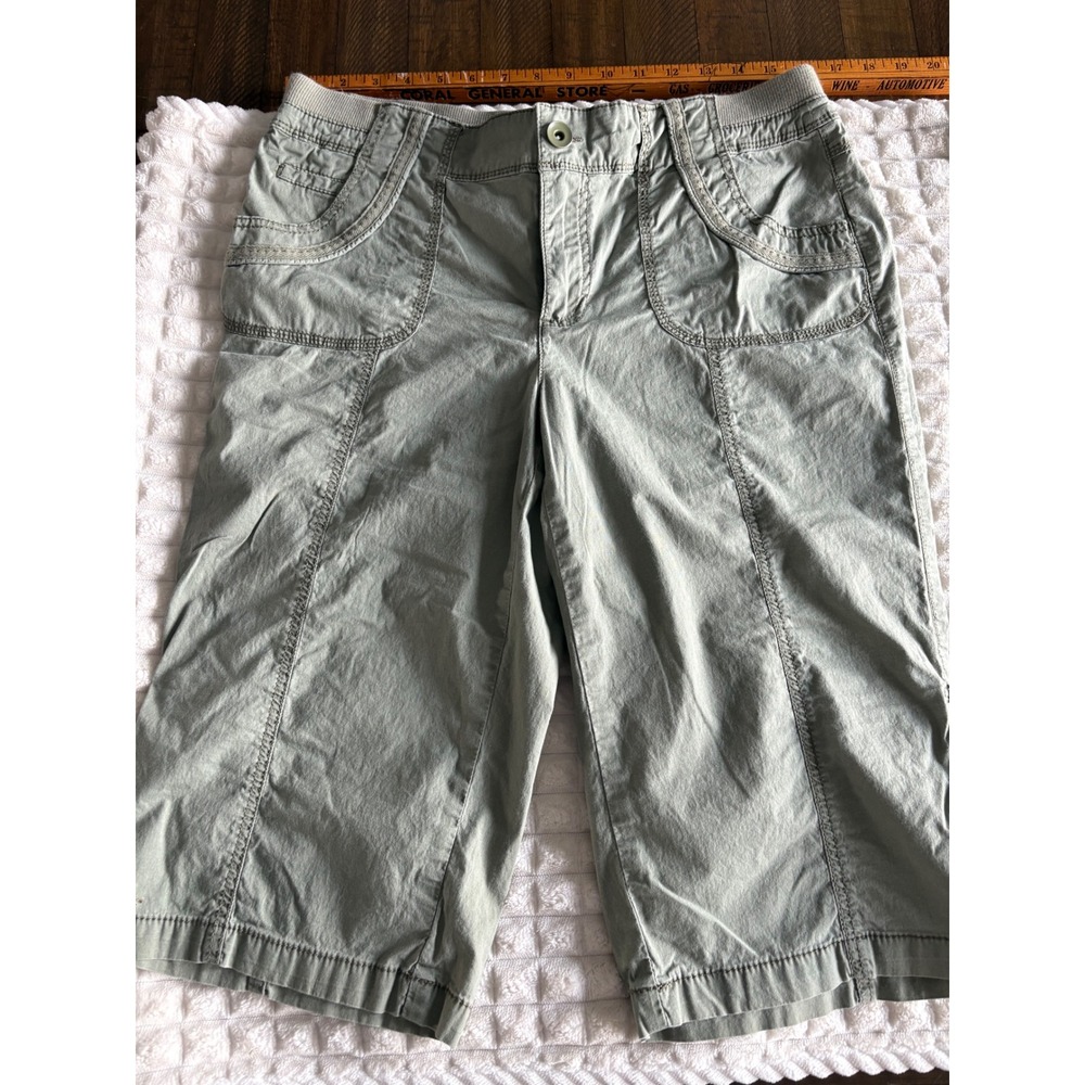 Classic Apparel Khakis & Company Green Capris Bermudas 10 Comfy Breathable